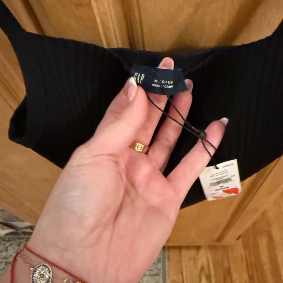 GAP Black Ribbed Tank Top - Picture 2 of 4